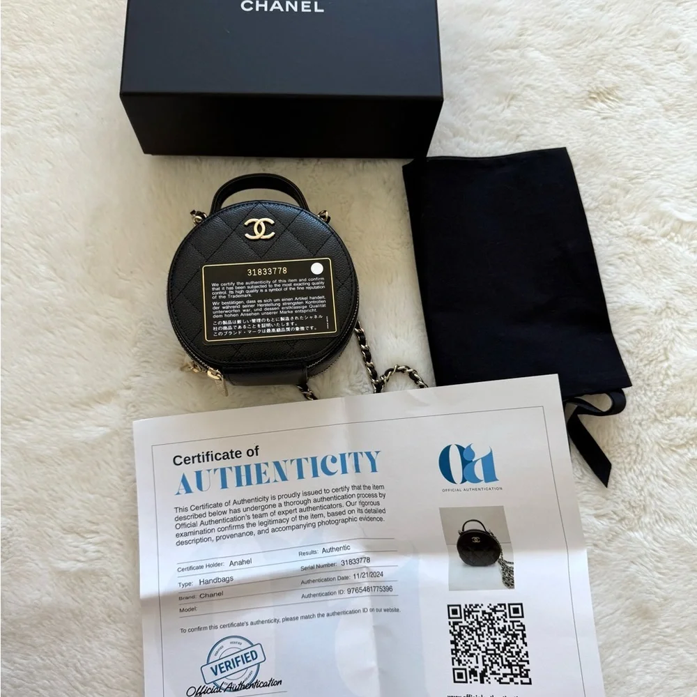 NEW!!! CHANEL crossbody caviar leather bag Authentic Retail 4600$